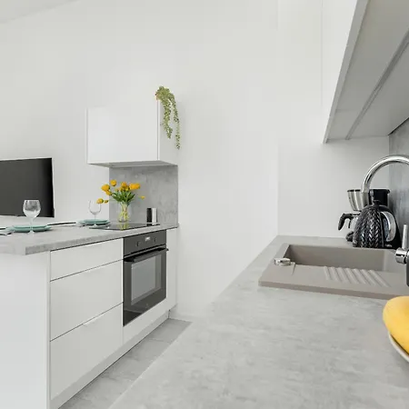 Comfortable Studio With Parking In By Renters