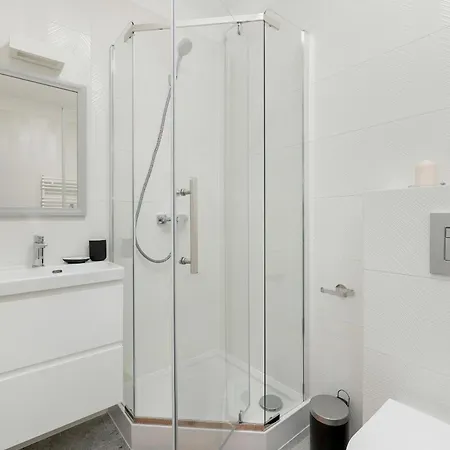 Comfortable Studio With Parking In By Renters Apartment