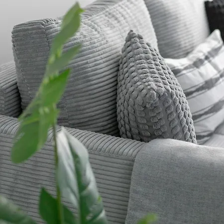Comfortable Studio With Parking In By Renters Apartment