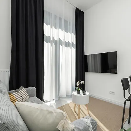 Comfortable Studio With Parking In By Renters Apartment *
