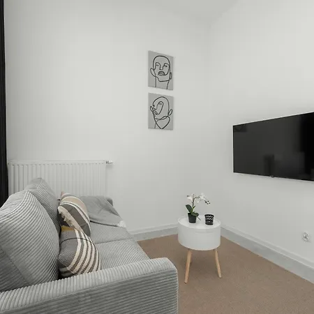 Comfortable Studio With Parking In By Renters Apartment